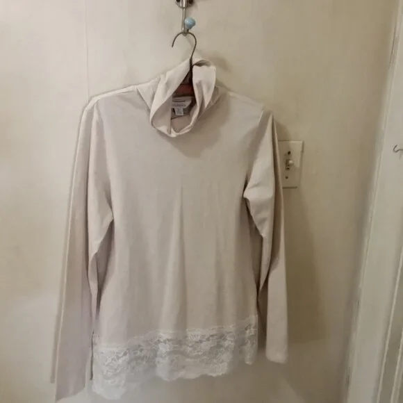 Sundance Sz M beige lightweight Turtleneck top with lace on bottom - Picture 3 of 5